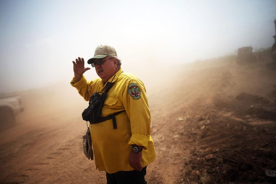 高清现场图：美国德克萨斯州发生林火 扑救工作仍在进行