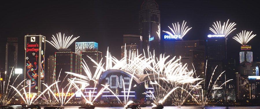 中国各地迎新年 “北京之光”光束中华世纪坛点亮(高清图)