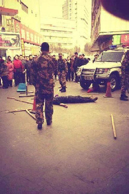 场面极为血腥：新疆库尔勒维族人砍杀汉人照片曝光(图)
