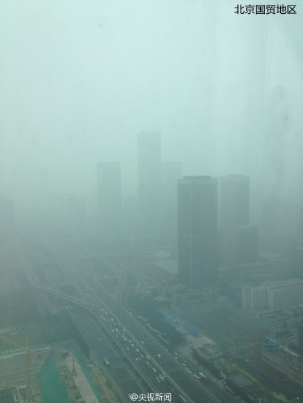 北京再遭5级重度污染 东部地区能见度不足500米(图)
