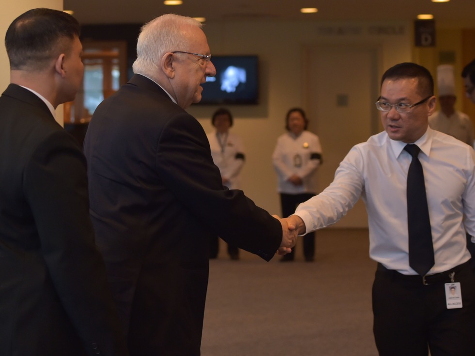 以色列总统里夫林（Reuven Rivlin）抵达新加坡国立大学出席李光耀葬礼。