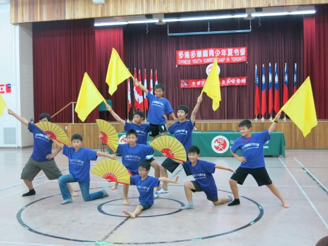 学员表演舞蹈。 (图：主办单位提供 )