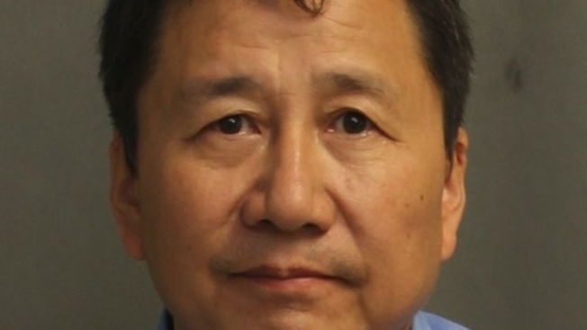 51岁士嘉堡男子尹晨钟（音译，Chenzhong Yin），英文名「Jacky」被控性侵，警方呼吁民众提供线索。 （图：多伦多警方提供）