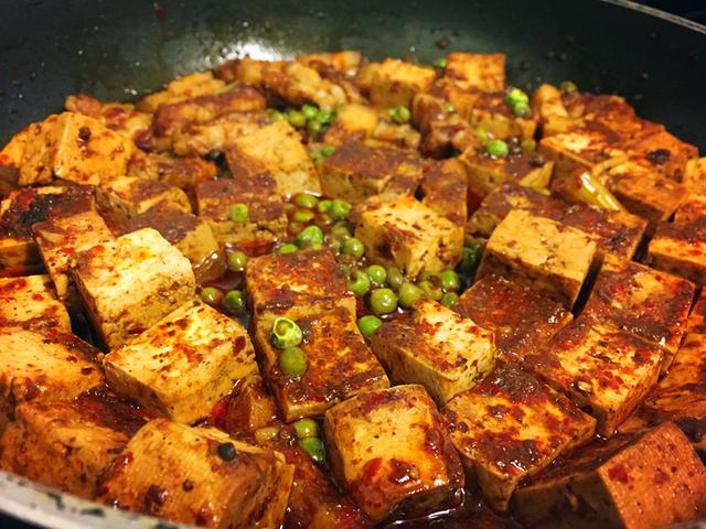 比麻婆豆腐还销魂的五花肉辣豆腐，这么做，有肉有豆腐太好吃了！