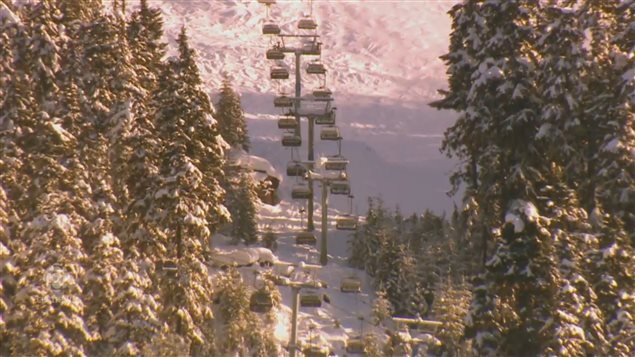 在滑雪场滑雪遇到雪崩的风险比较小