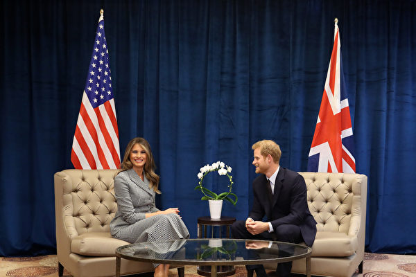 周六（9月23日），美国第一夫人梅拉尼娅（Melania Trump）在访问加拿大多伦多时，和哈里王子会面。 (Chris Jackson/Getty Images for the Invictus Games Foundation )