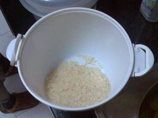 经常蒸米饭，到底是用热水好还是用冷水好？很多人都不知道