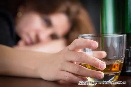 醉酒后为何会头痛？吃什么能缓解？